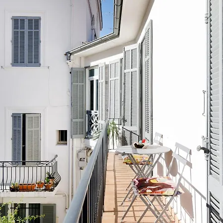 Beautiful Contemporary In The Center Of