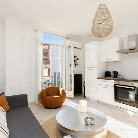Beautiful Contemporary In The Center Of *